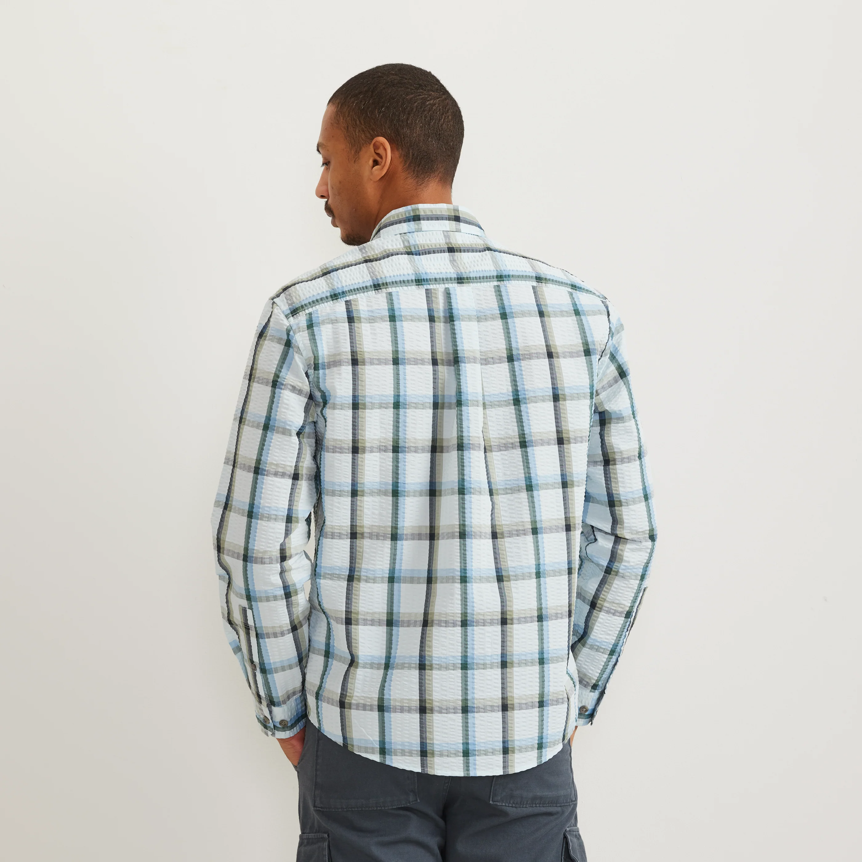 12107-men-s-long-sleeve-pack-it-3.0-seersucker-shirt-10.webp Men's Long-Sleeve Pack It 3.0 Seersucker Shirt