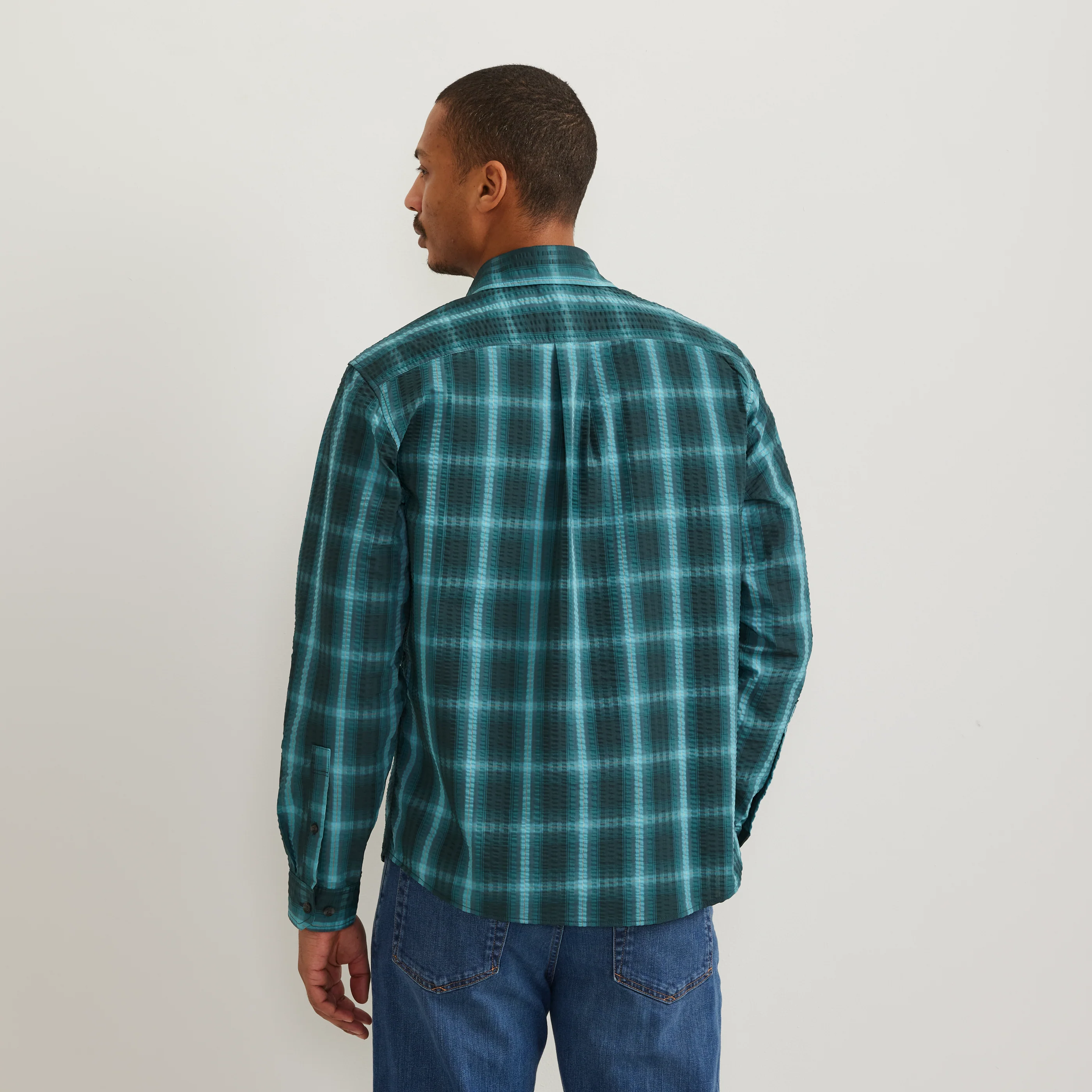 12107-men-s-long-sleeve-pack-it-3.0-seersucker-shirt-11.webp Men's Long-Sleeve Pack It 3.0 Seersucker Shirt
