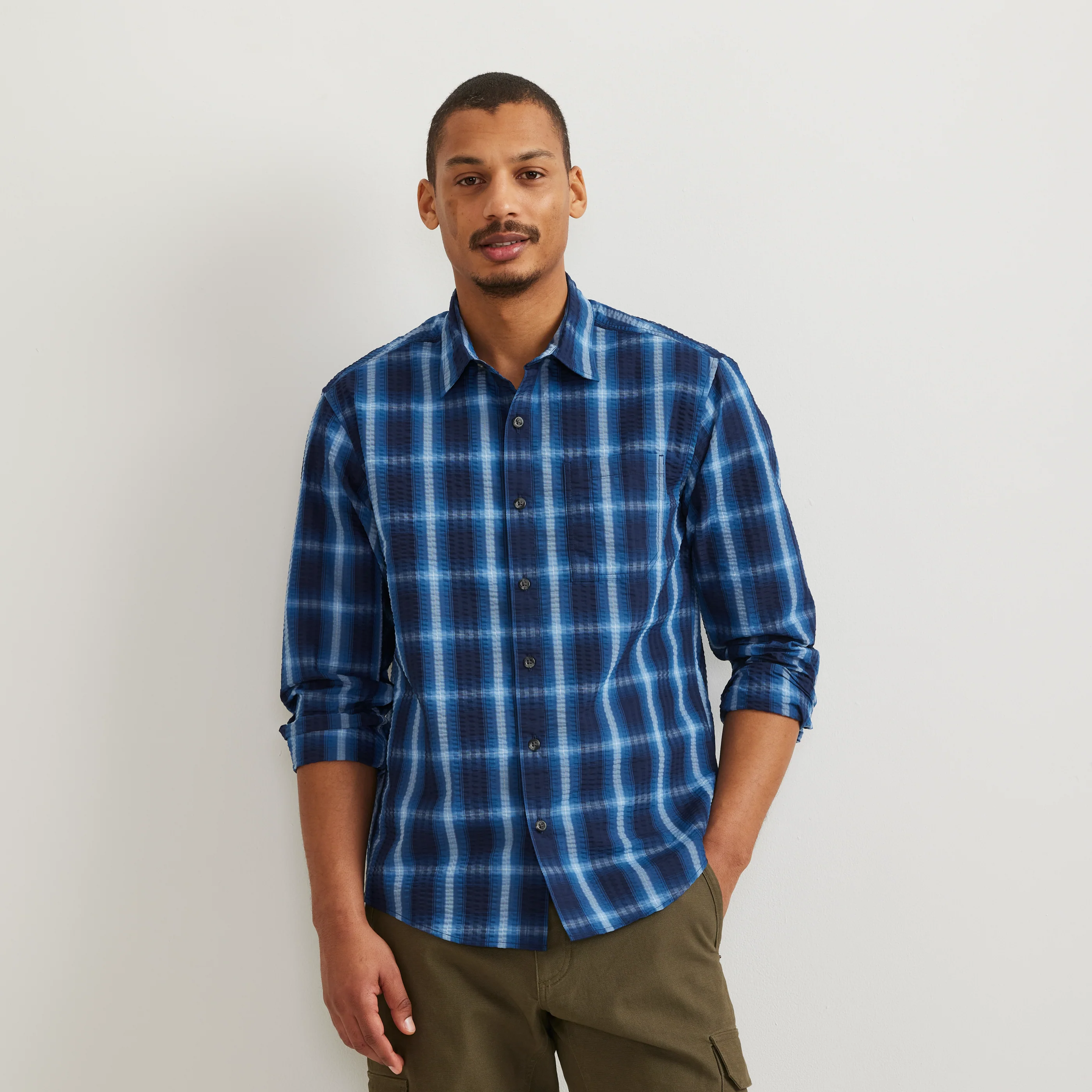 12107-men-s-long-sleeve-pack-it-3.0-seersucker-shirt-4.webp Men's Long-Sleeve Pack It 3.0 Seersucker Shirt