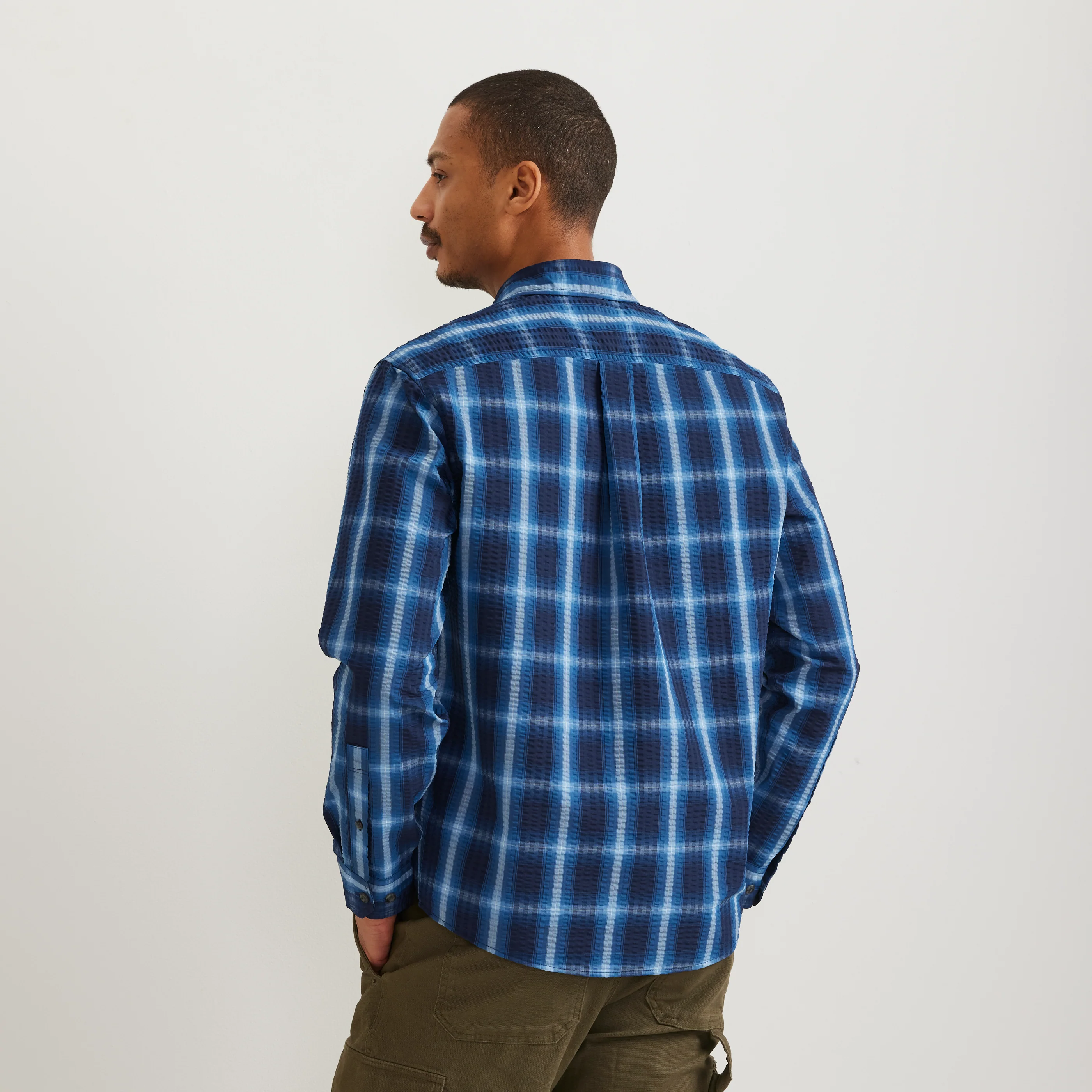12107-men-s-long-sleeve-pack-it-3.0-seersucker-shirt-8.webp Men's Long-Sleeve Pack It 3.0 Seersucker Shirt