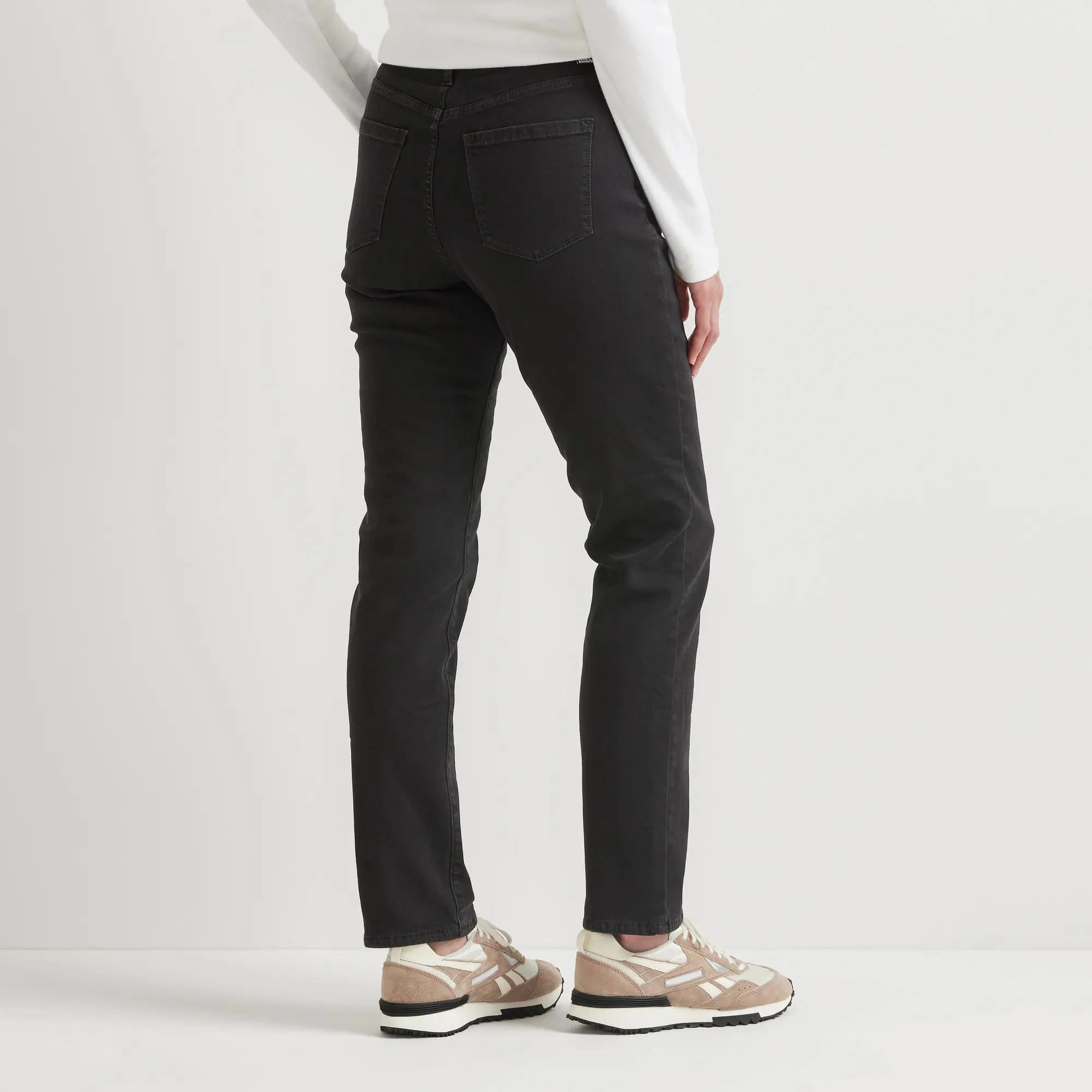 20622-women-s-venture-stretch-fleece-lined-slim-straight-leg-jeans-4.webp Women's Venture Stretch Fleece-Lined Slim Straight Leg Jeans