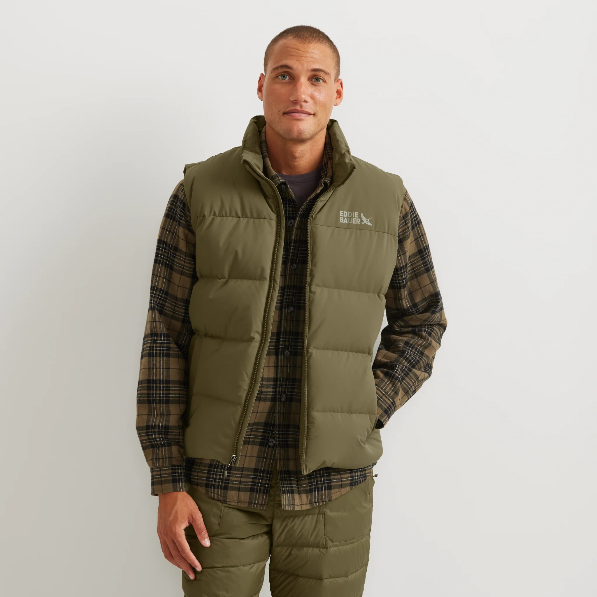 21330-men-s-essential-down-vest-6.webp Men's Essential Down Vest