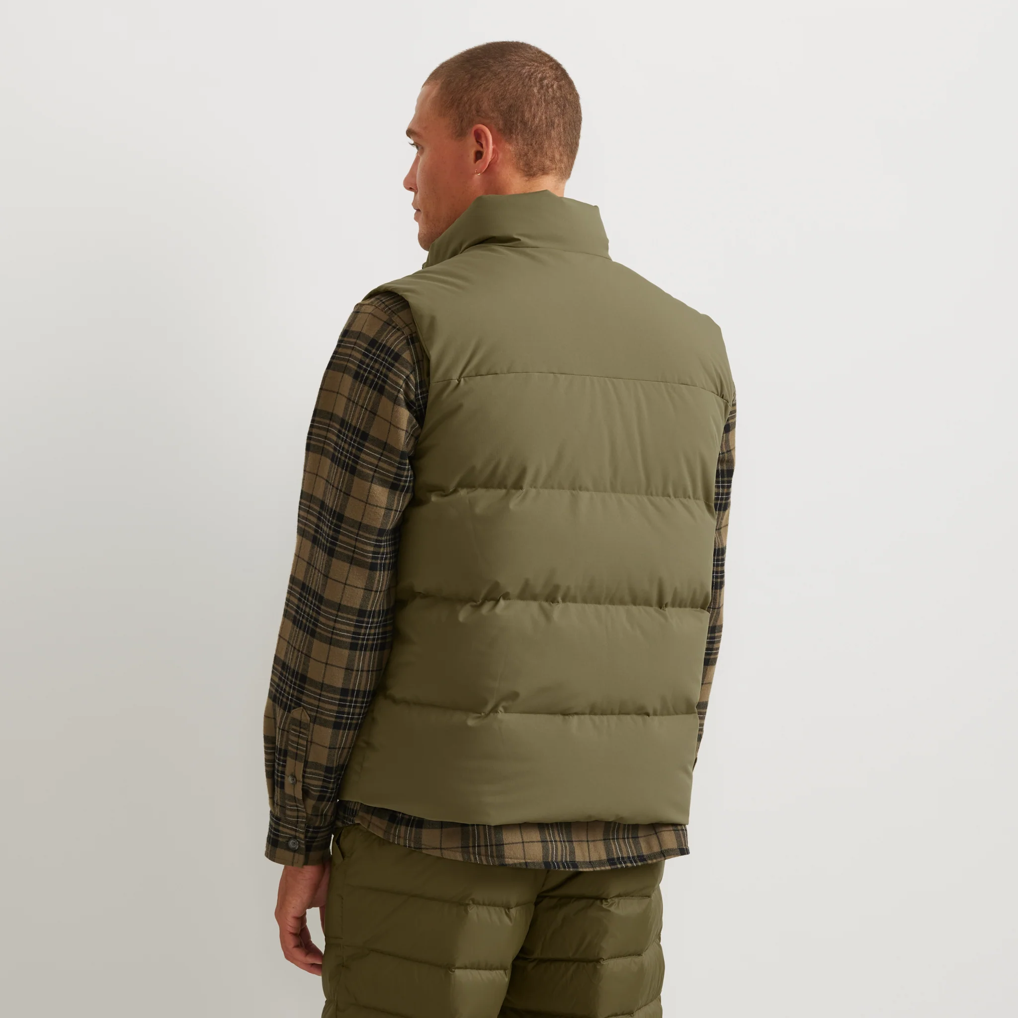 21330-men-s-essential-down-vest-7.webp Men's Essential Down Vest