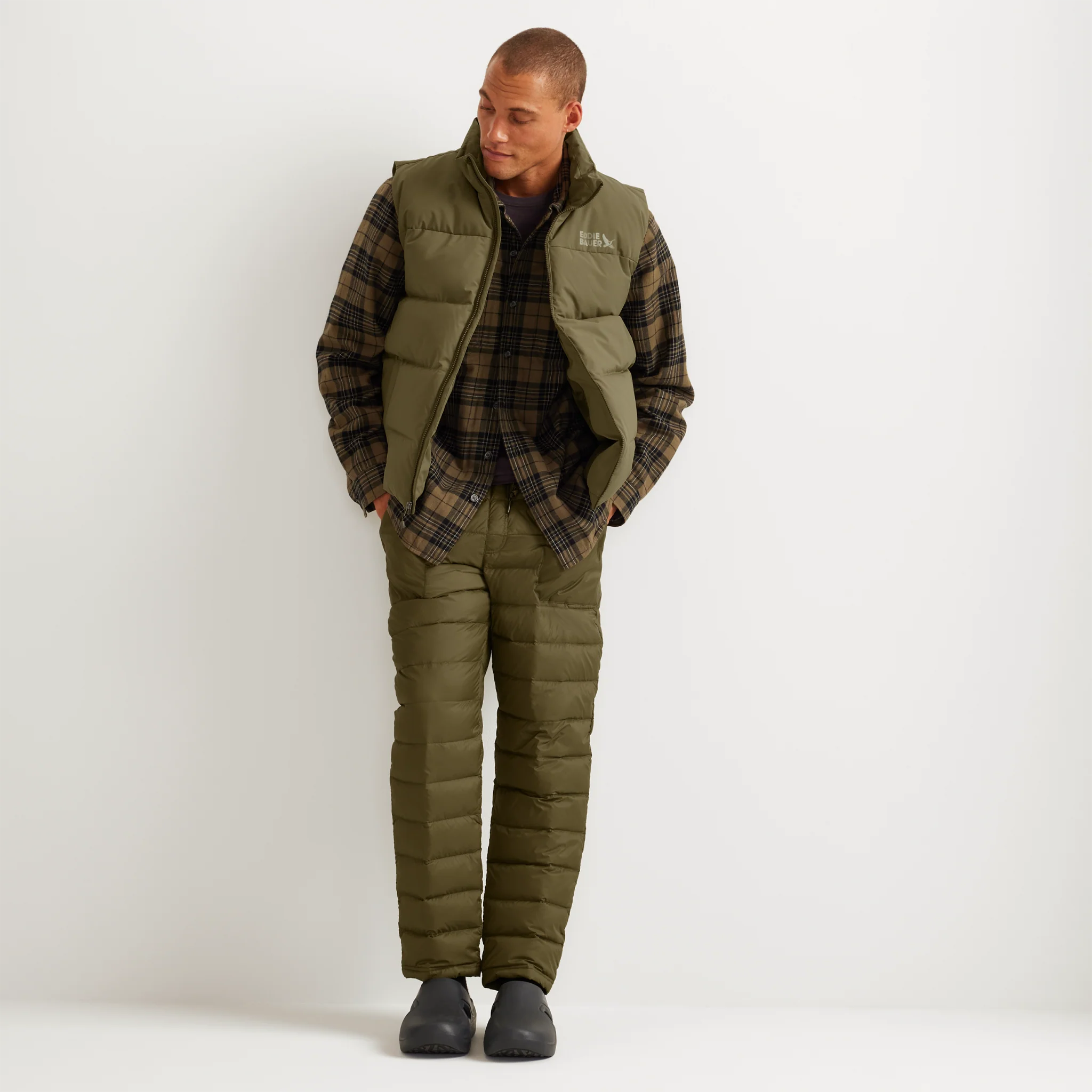 21330-men-s-essential-down-vest-8.webp Men's Essential Down Vest