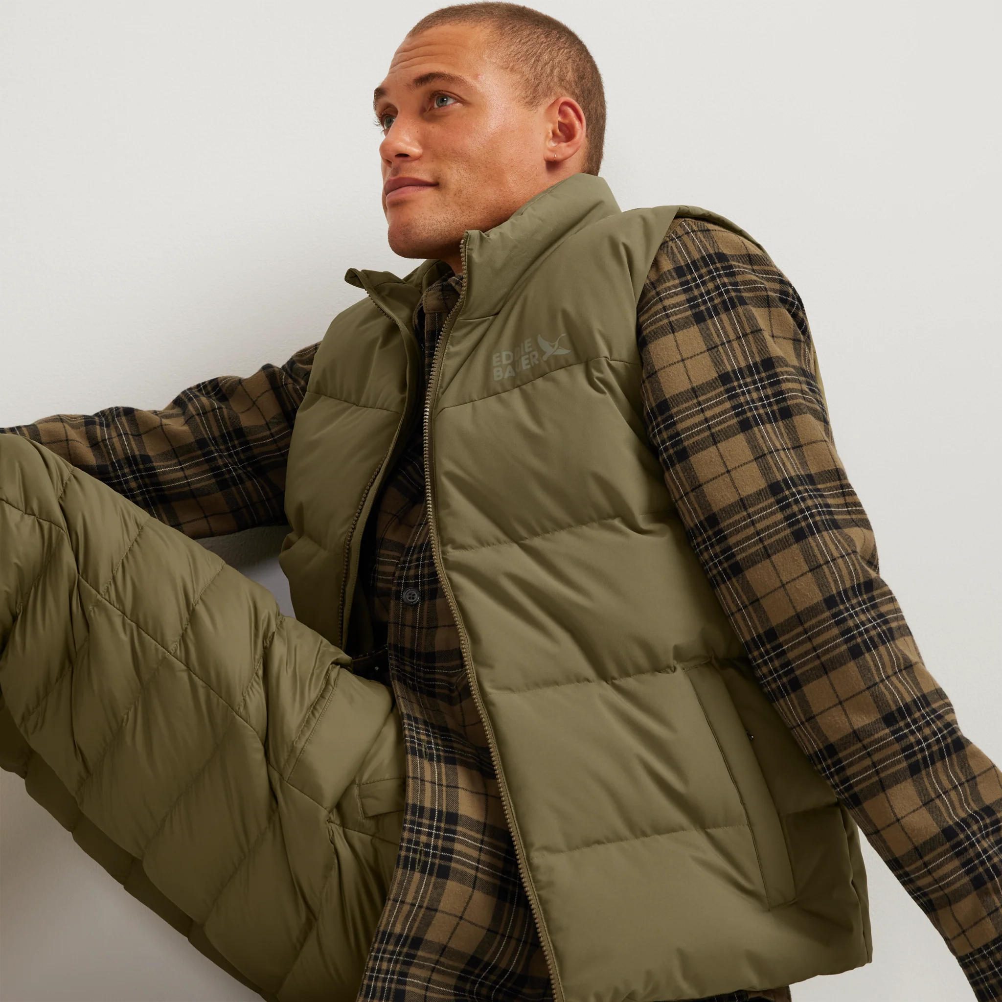 21330-men-s-essential-down-vest-9.webp Men's Essential Down Vest