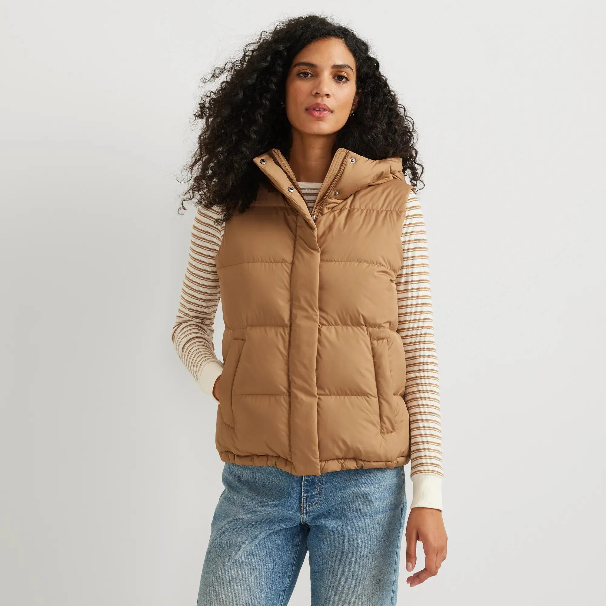 21424-women-s-ketchum-short-down-hooded-vest-1.webp Women's Ketchum Short Down Hooded Vest