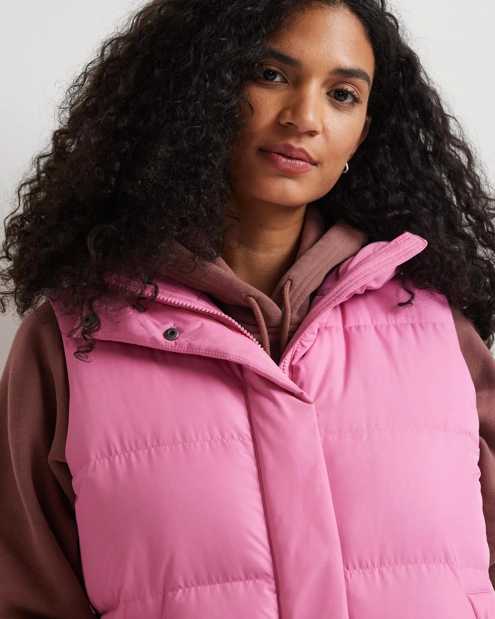 21424-women-s-ketchum-short-down-hooded-vest-18.webp Women's Ketchum Short Down Hooded Vest