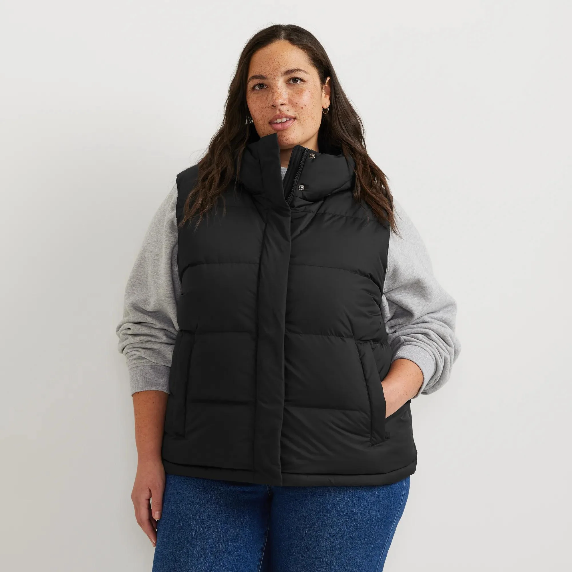 21424-women-s-ketchum-short-down-hooded-vest-25.webp Women's Ketchum Short Down Hooded Vest