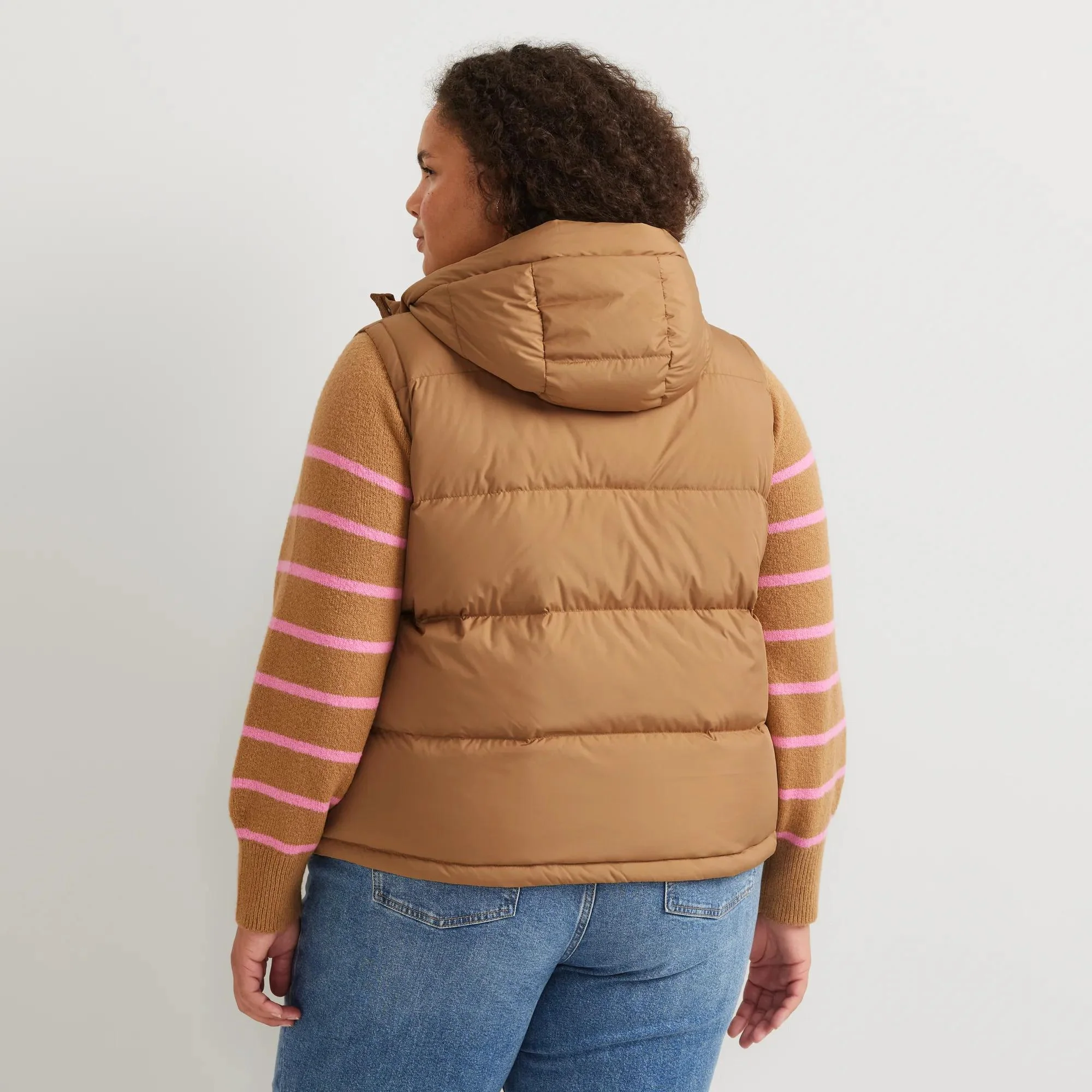 21424-women-s-ketchum-short-down-hooded-vest-26.webp Women's Ketchum Short Down Hooded Vest
