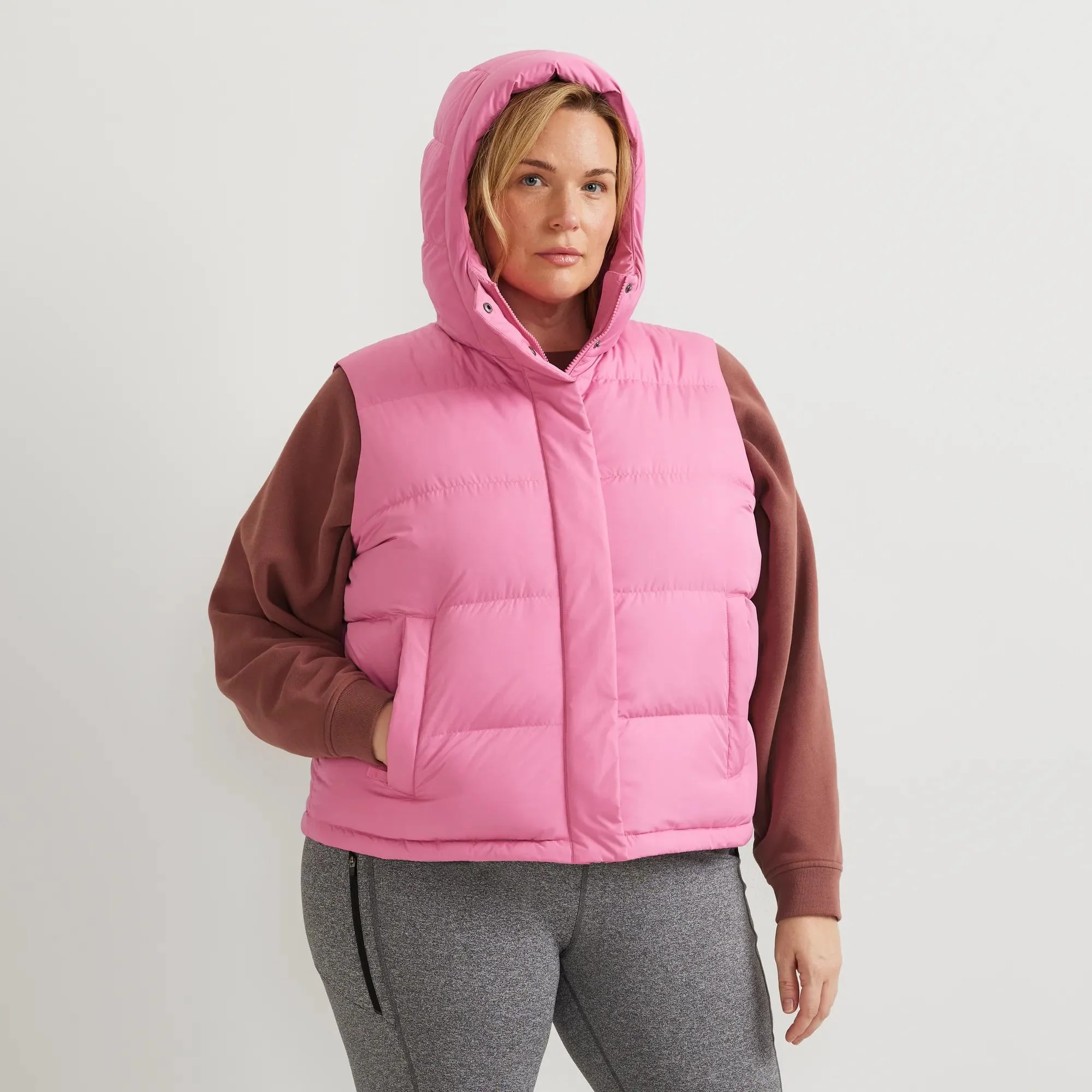 21424-women-s-ketchum-short-down-hooded-vest-27.webp Women's Ketchum Short Down Hooded Vest