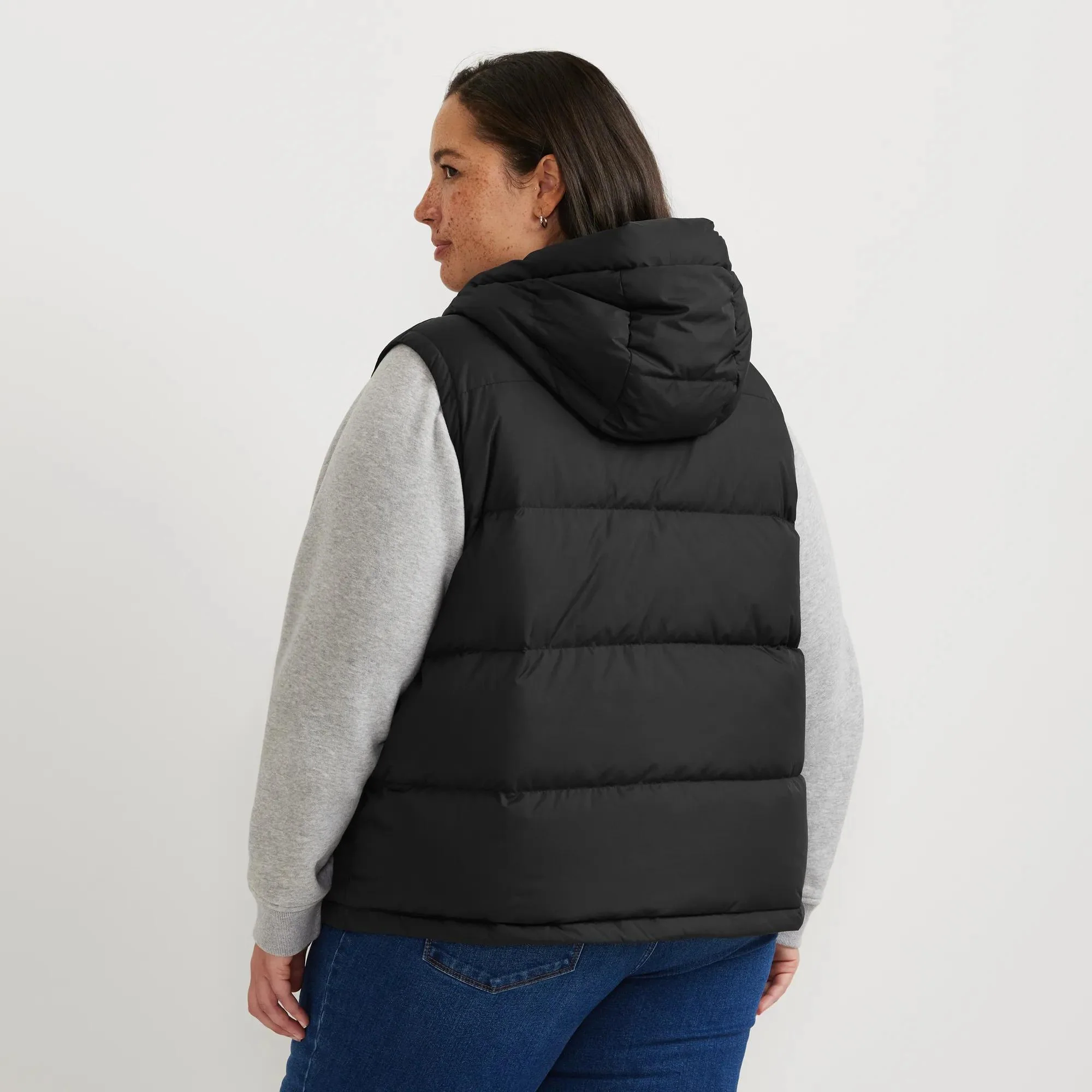 21424-women-s-ketchum-short-down-hooded-vest-28.webp Women's Ketchum Short Down Hooded Vest