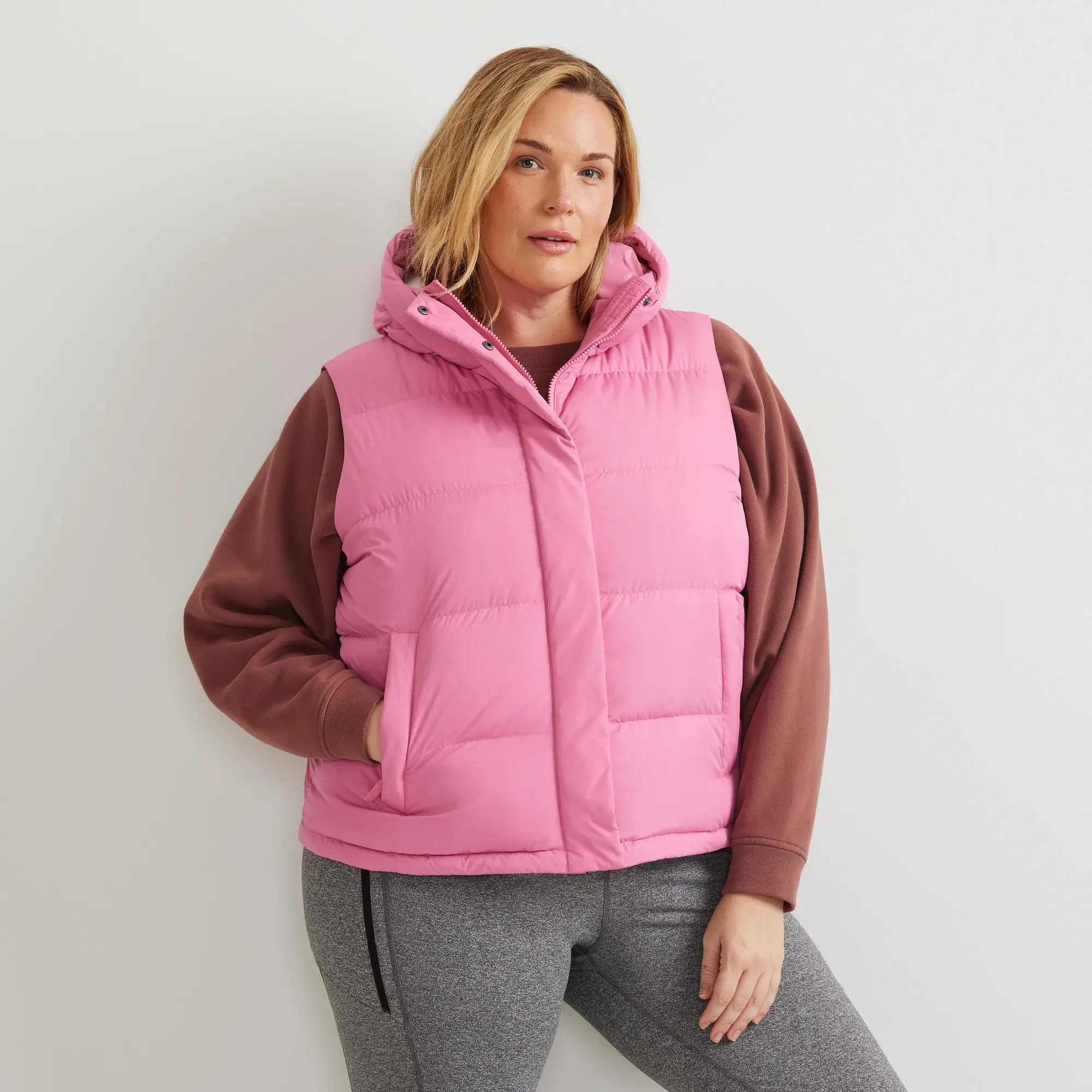 21424-women-s-ketchum-short-down-hooded-vest-5.webp Women's Ketchum Short Down Hooded Vest