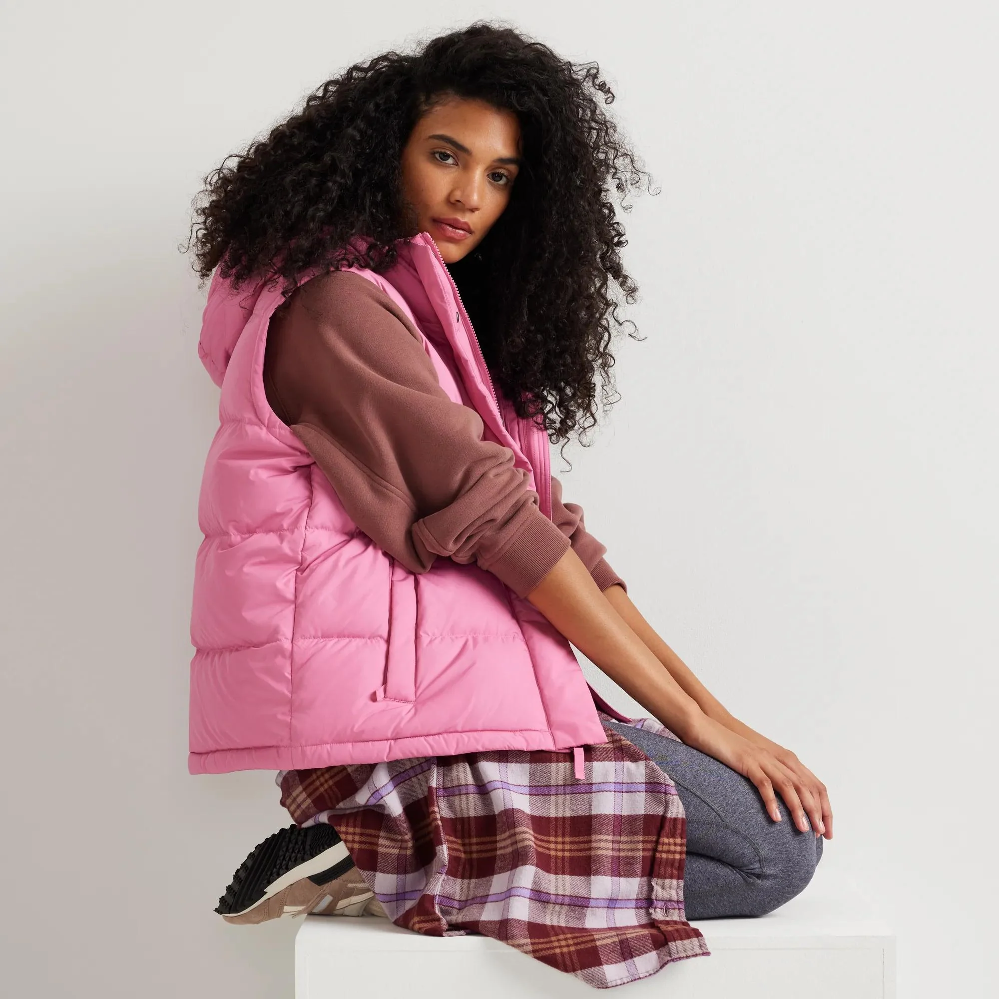 21424-women-s-ketchum-short-down-hooded-vest-9.webp Women's Ketchum Short Down Hooded Vest
