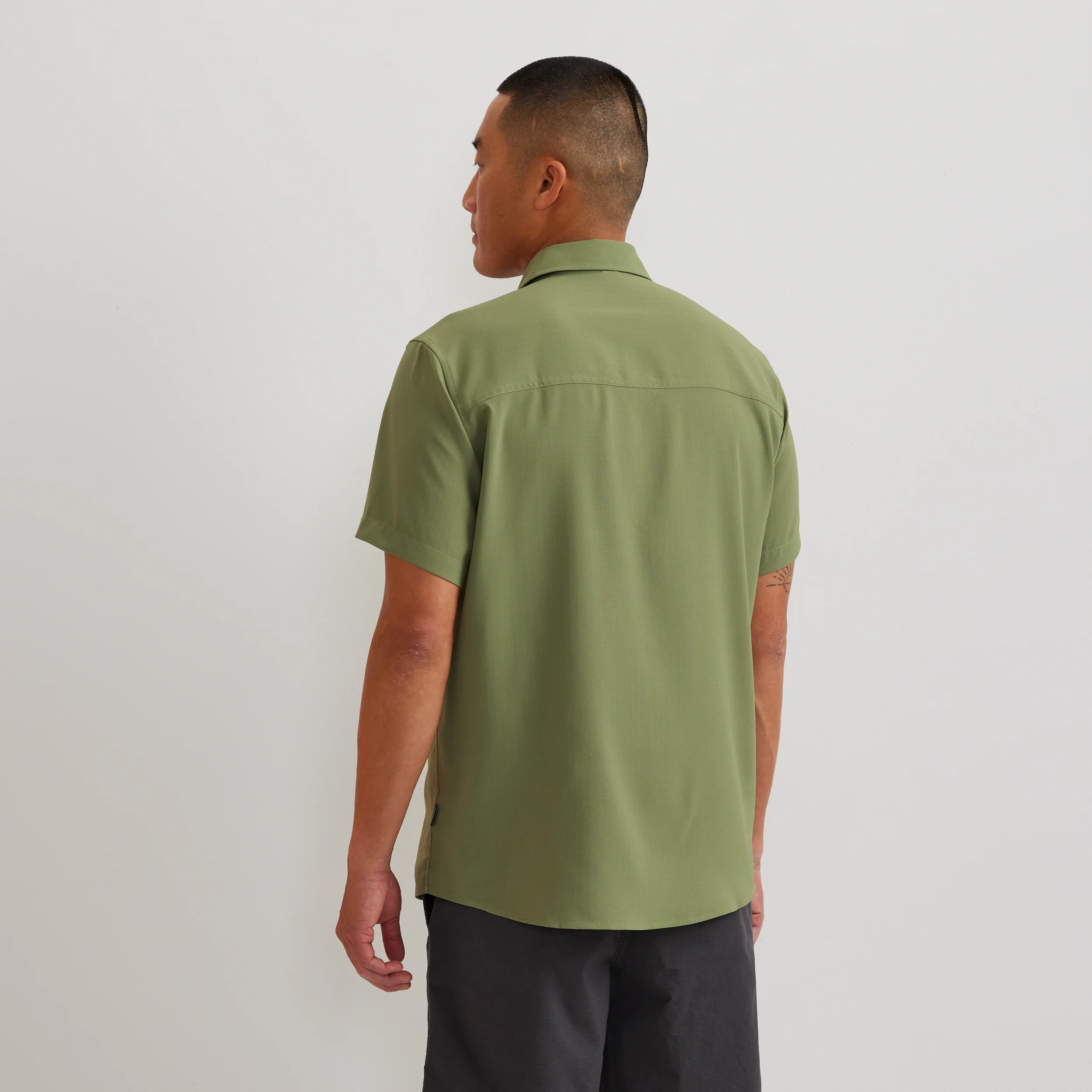Men's Short Sleeve Destination Shirt-Solid