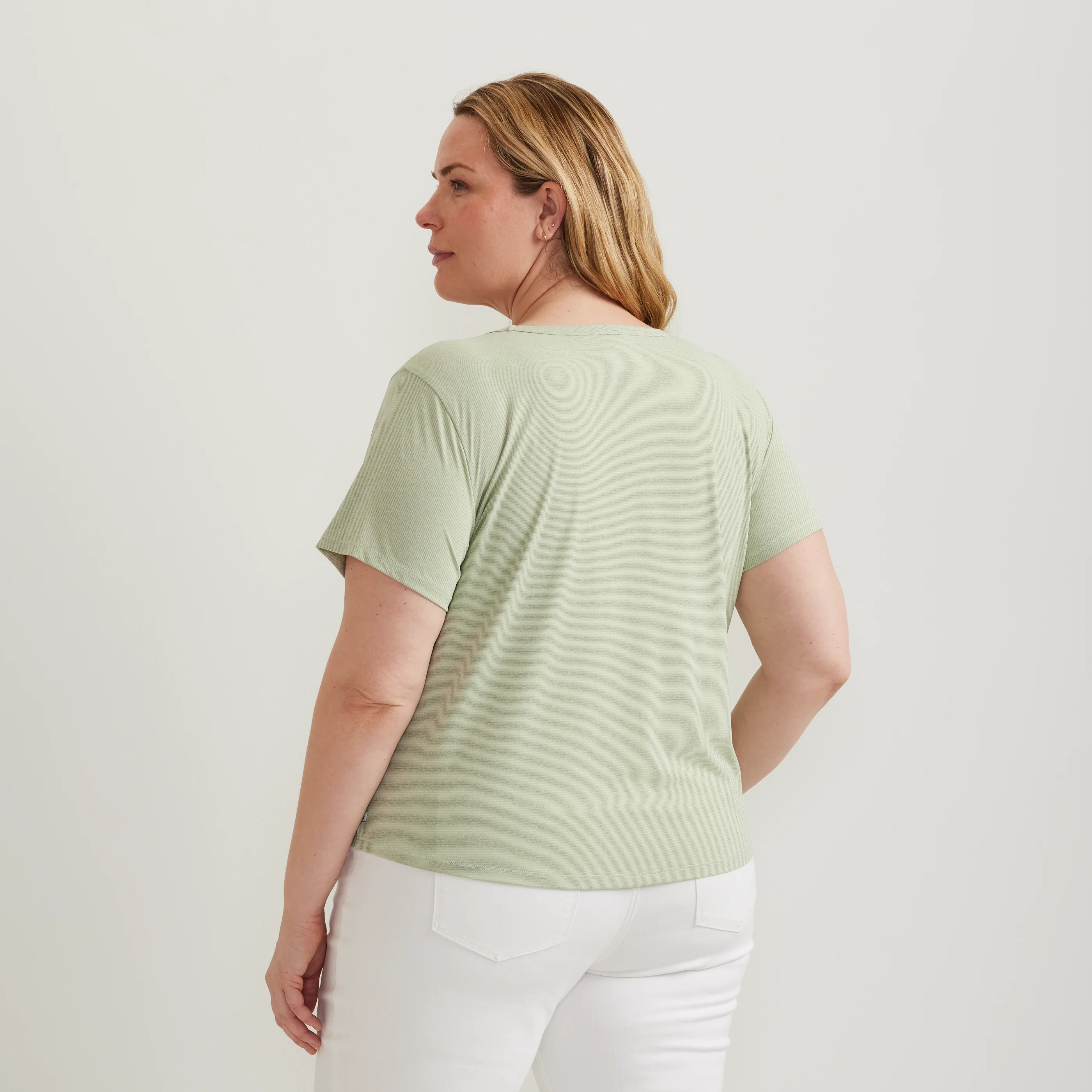 8889-women-s-trek-light-hike-short-sleeve-crewneck-t-shirt-12.webp Women's Trek Light Hike Short-Sleeve Crewneck T-Shirt