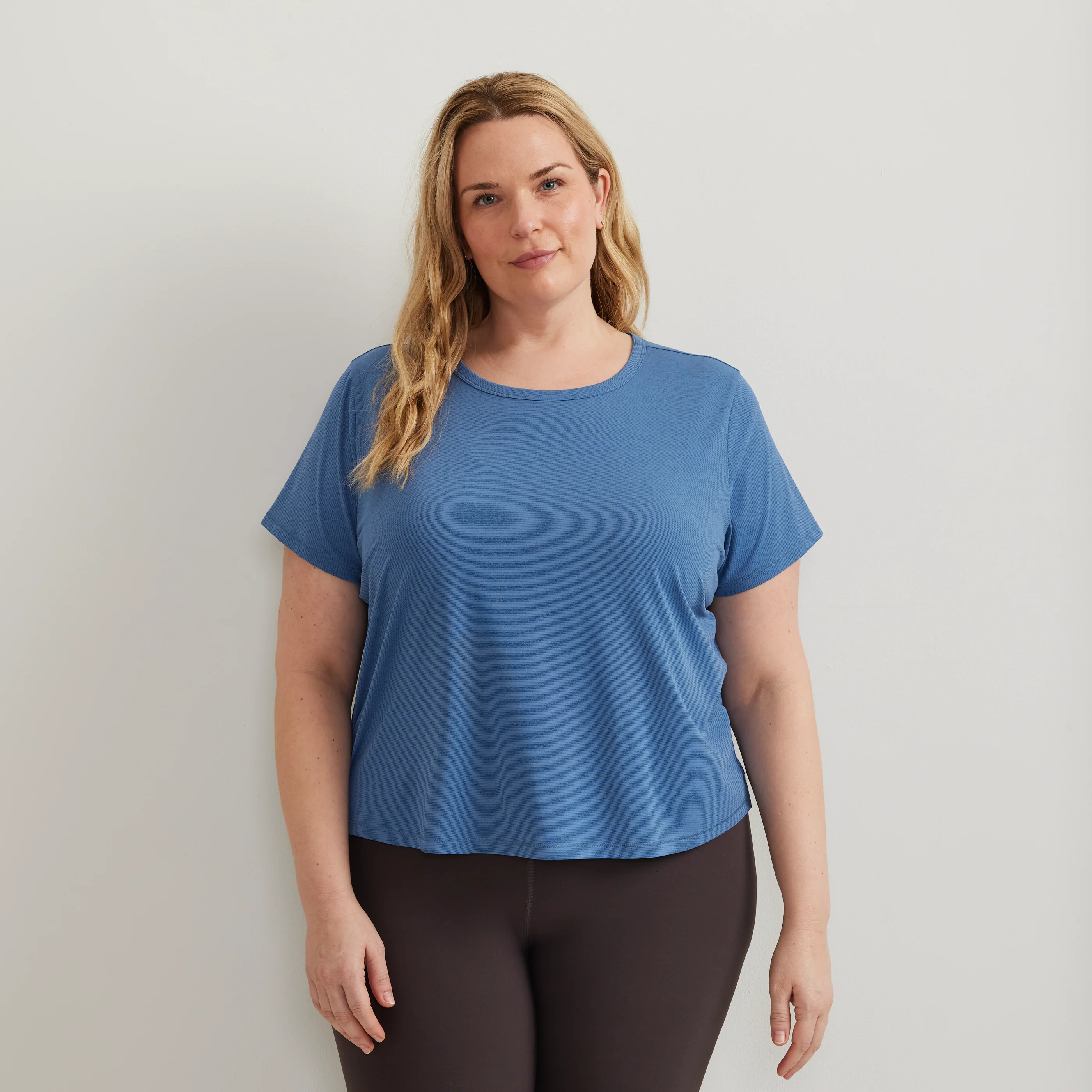 8889-women-s-trek-light-hike-short-sleeve-crewneck-t-shirt-7.webp Women's Trek Light Hike Short-Sleeve Crewneck T-Shirt