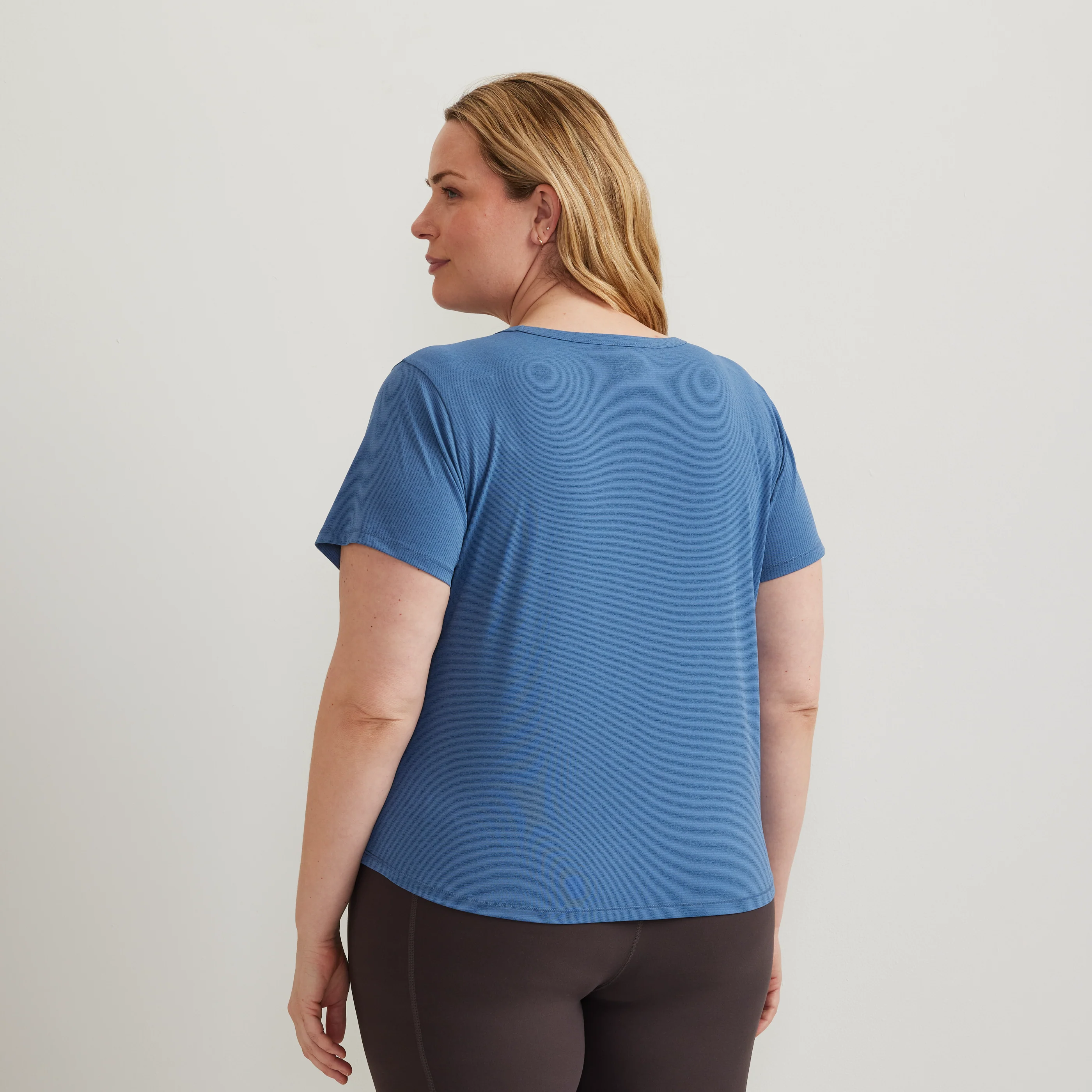 8889-women-s-trek-light-hike-short-sleeve-crewneck-t-shirt-8.webp Women's Trek Light Hike Short-Sleeve Crewneck T-Shirt