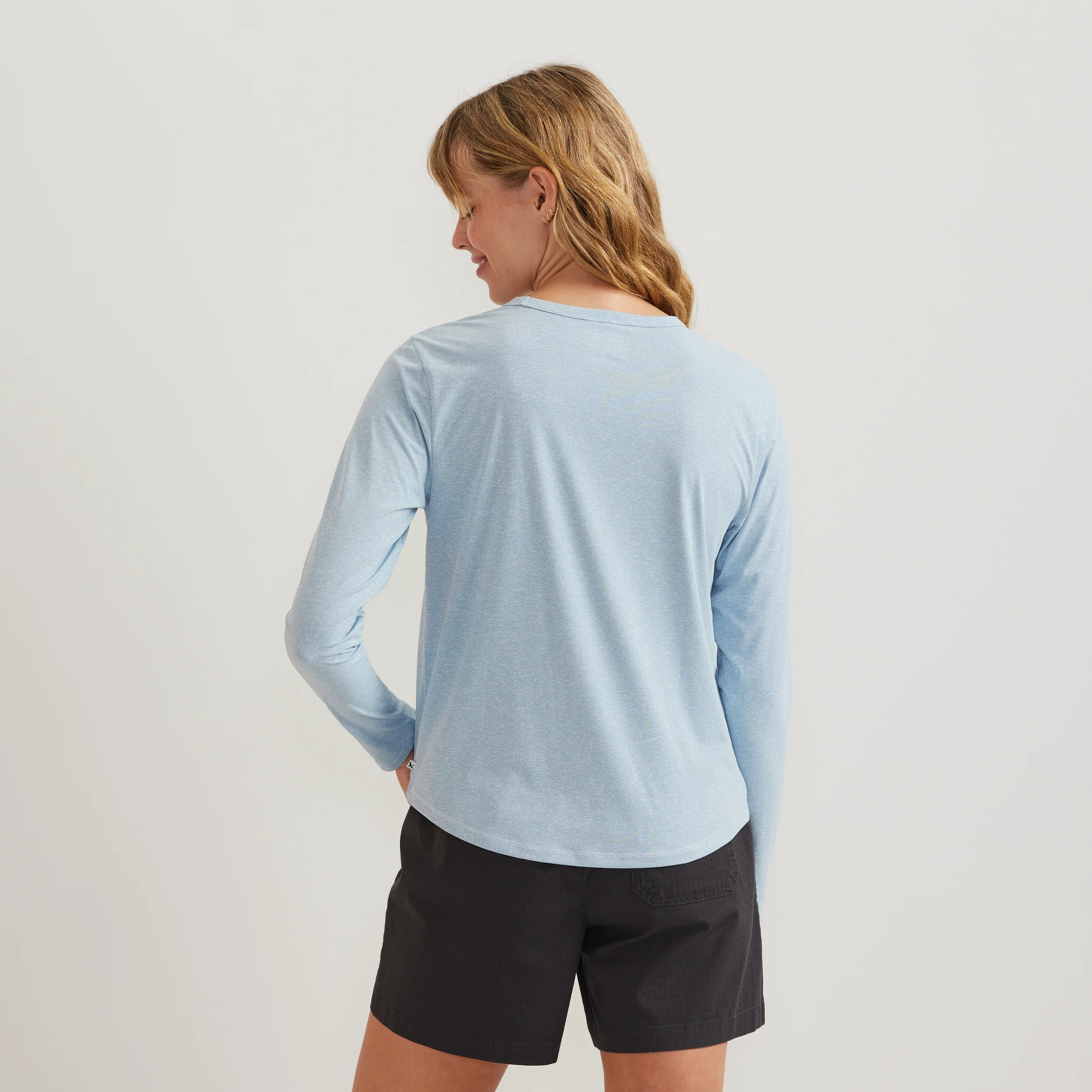 9826-women-s-trek-light-hike-long-sleeve-crewneck-t-shirt-10.webp Women's Trek Light Hike Long-Sleeve Crewneck T-Shirt
