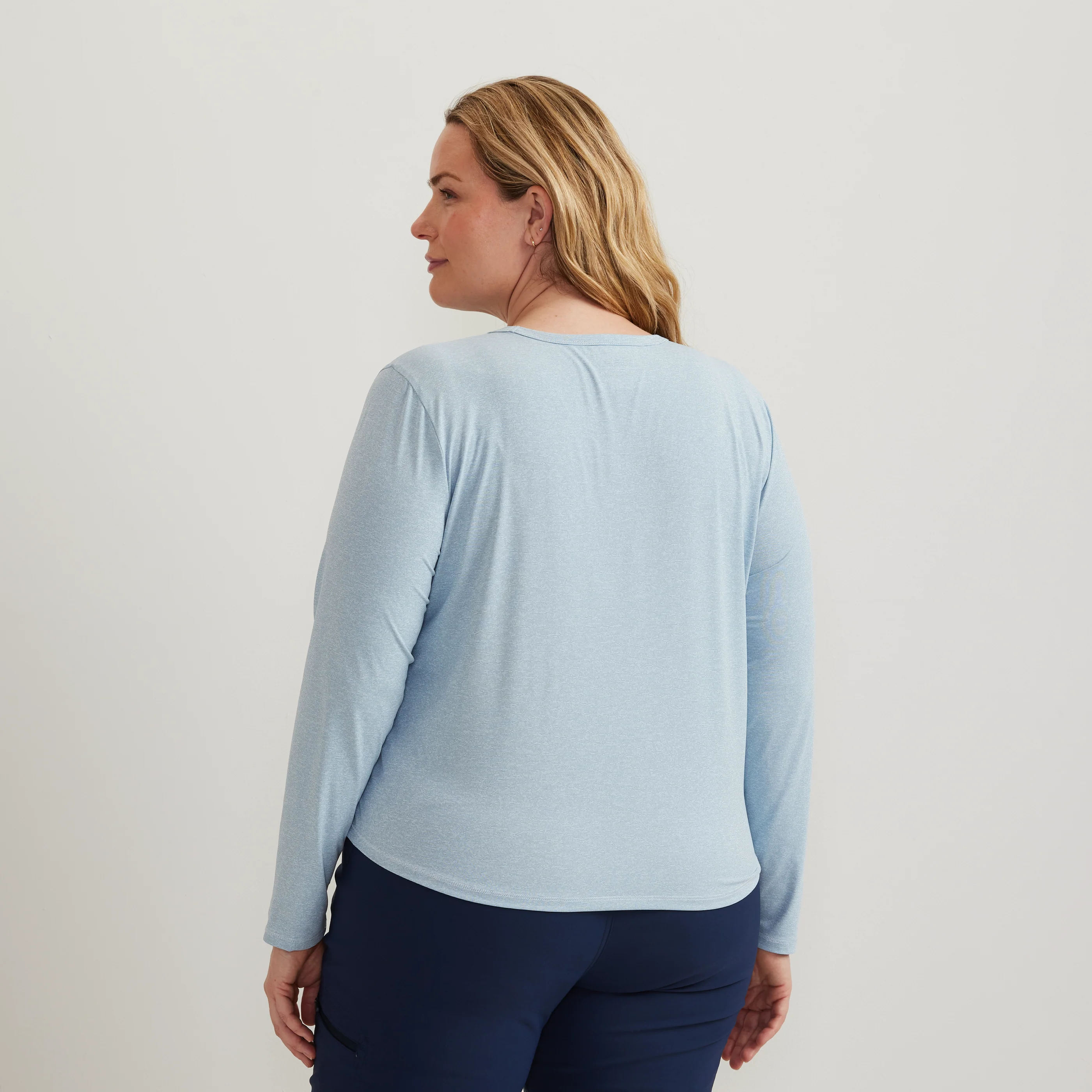 9826-women-s-trek-light-hike-long-sleeve-crewneck-t-shirt-12.webp Women's Trek Light Hike Long-Sleeve Crewneck T-Shirt