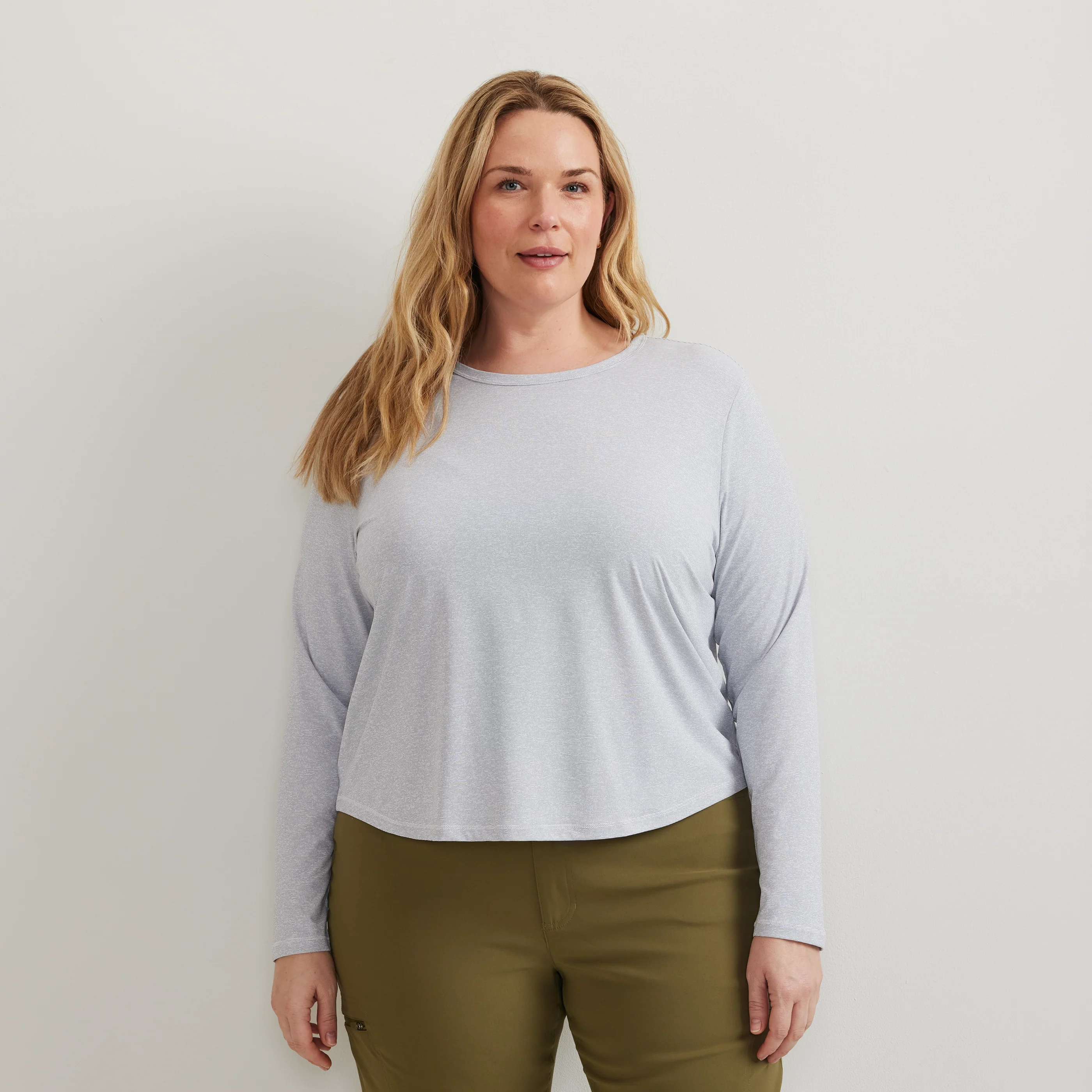 9826-women-s-trek-light-hike-long-sleeve-crewneck-t-shirt-3.webp Women's Trek Light Hike Long-Sleeve Crewneck T-Shirt