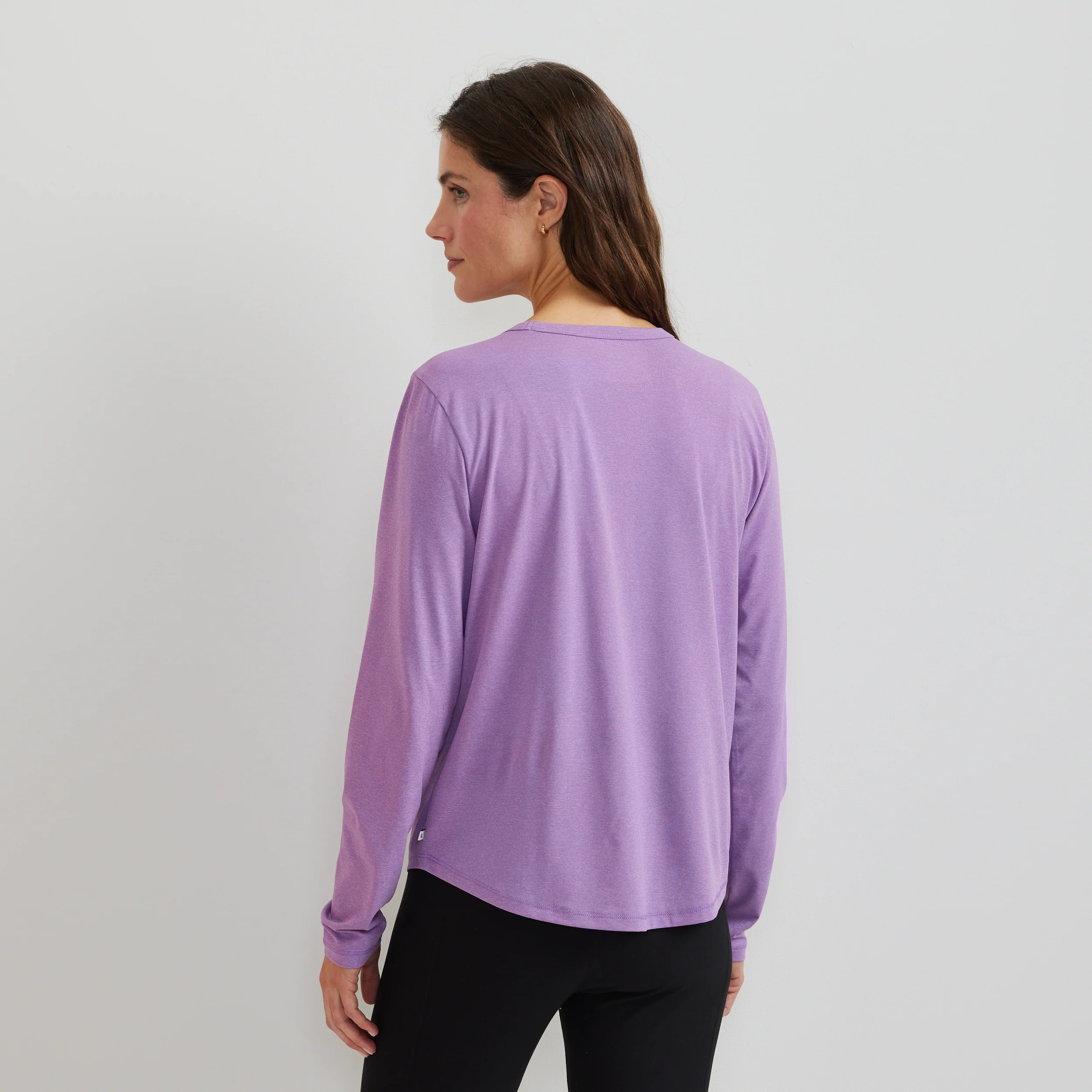 9826-women-s-trek-light-hike-long-sleeve-crewneck-t-shirt-6.webp Women's Trek Light Hike Long-Sleeve Crewneck T-Shirt