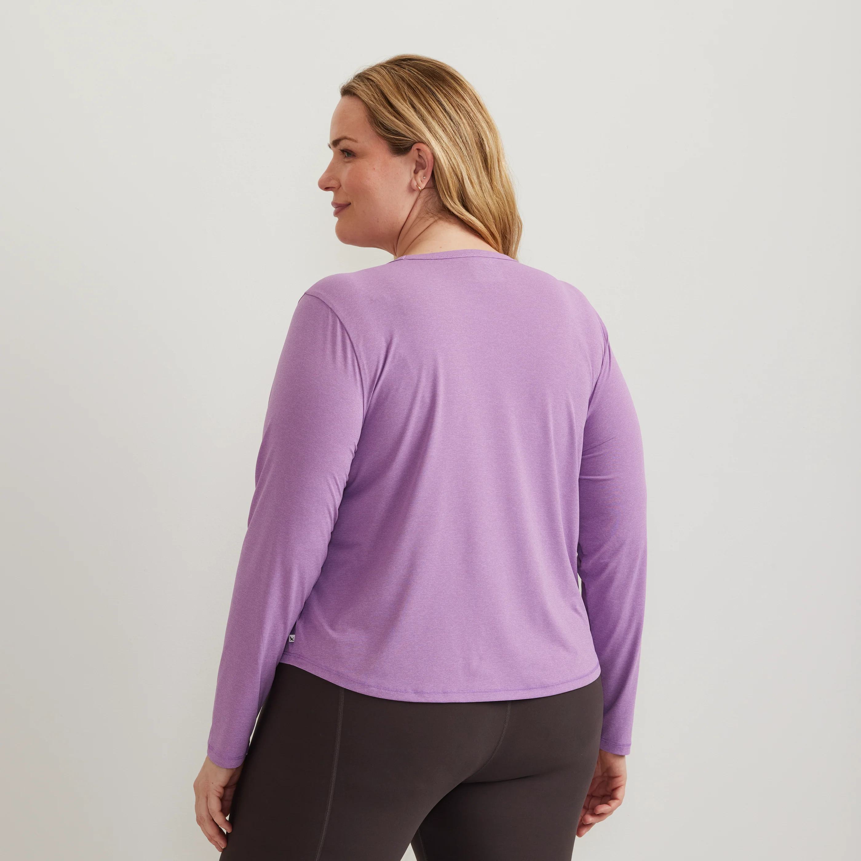 9826-women-s-trek-light-hike-long-sleeve-crewneck-t-shirt-8.webp Women's Trek Light Hike Long-Sleeve Crewneck T-Shirt