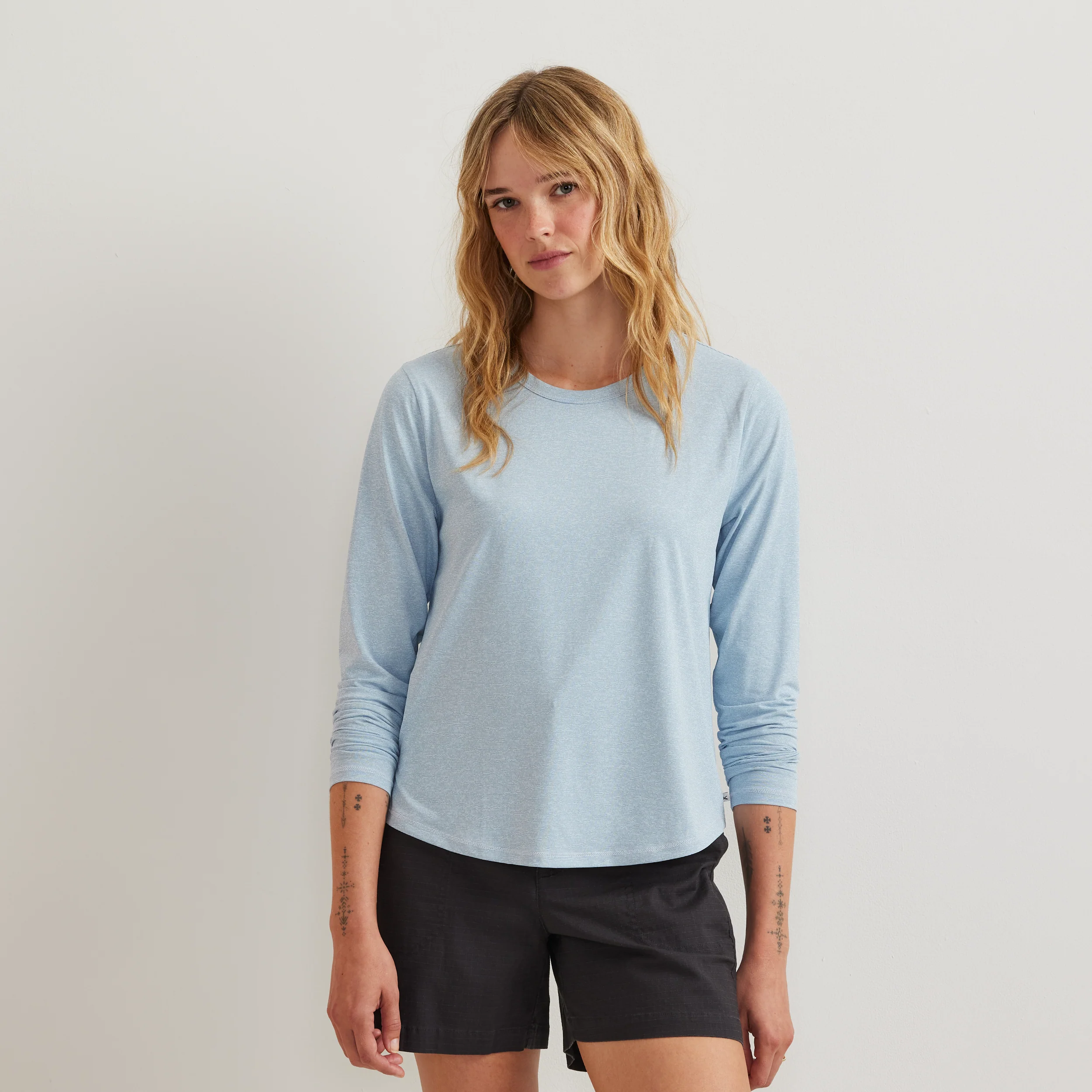 9826-women-s-trek-light-hike-long-sleeve-crewneck-t-shirt-9.webp Women's Trek Light Hike Long-Sleeve Crewneck T-Shirt